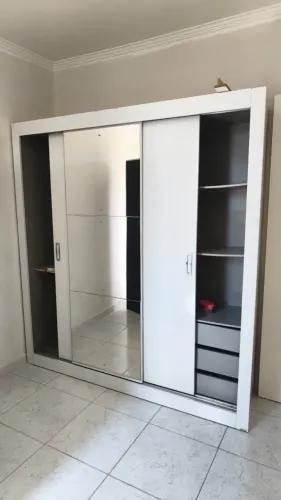 Kit Quarto Guarda-roupa + Mesa de Cabeceira + base cama box solteiro