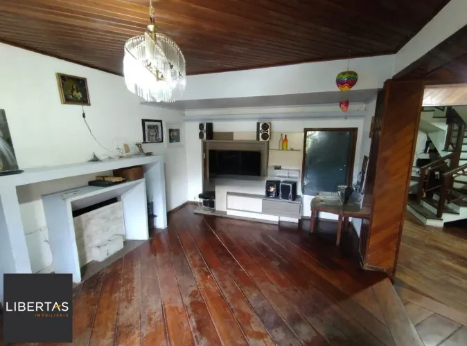 Casa com 3 Quartos, 3 Banheiros, 2 vagas No Bairro Nonoai.