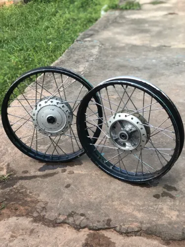 Roda raiada original da Start em perfeito estado