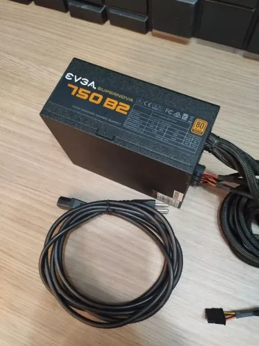 Fonte EVGA 750W