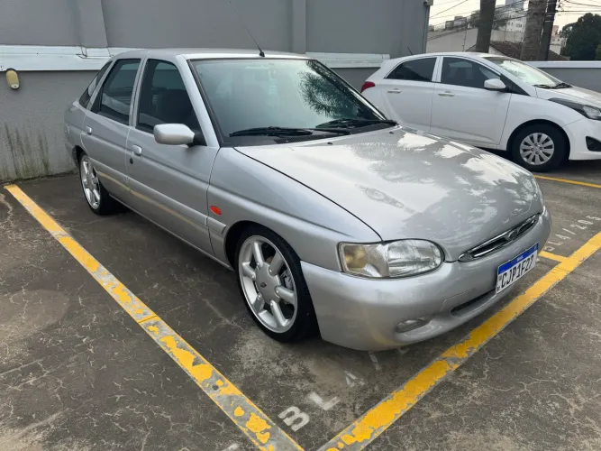 Ford Escort GL 1.8i 16V 4P 1997