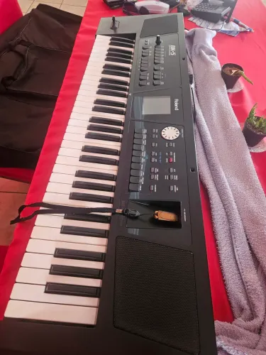 Vendo teclado roland BK-5