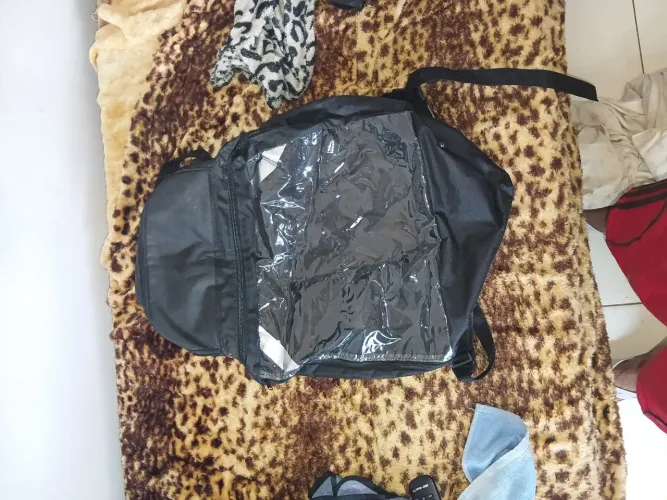 Vemdo uma beg novinha nunca usada barata 50 reais 