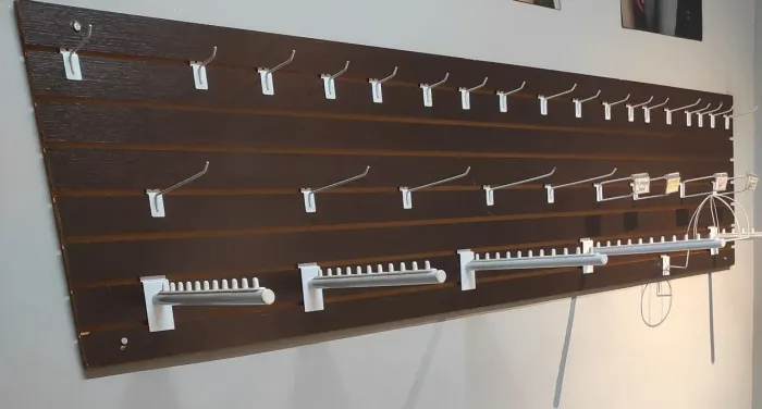 Painel de lojas + ganchos : 2,44x 60 mt