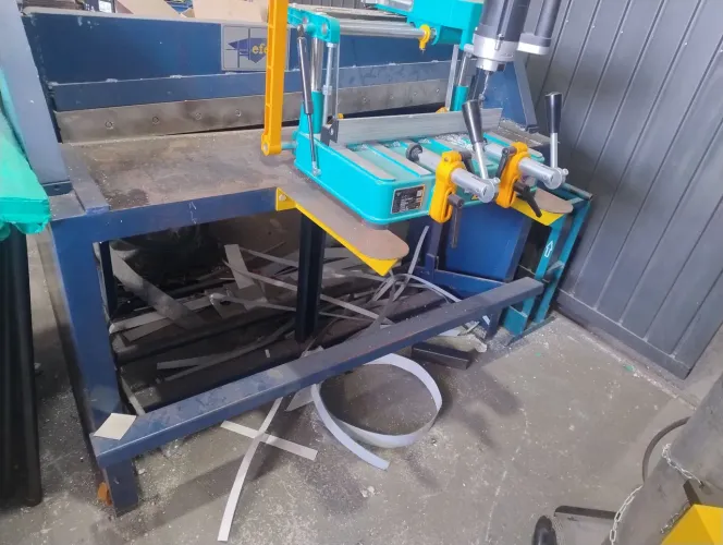 Vendo fresadora, retifica plana, torno mecânico e guilhotina a pedal