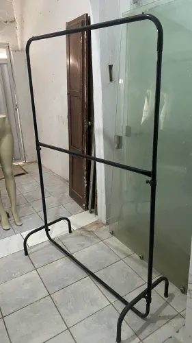 Expositor e cabides