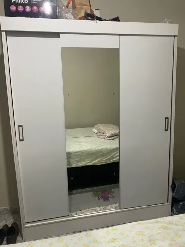 Guarda roupa 3 portas com espelho