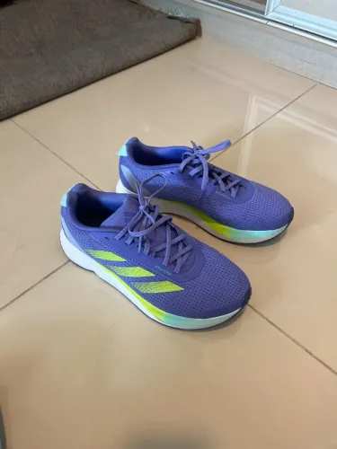 Tênis adidas feminino , 39 . Usado uma única vez . 