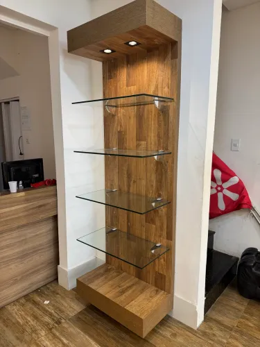 Móveis para loja em MDF - expositor vitrine