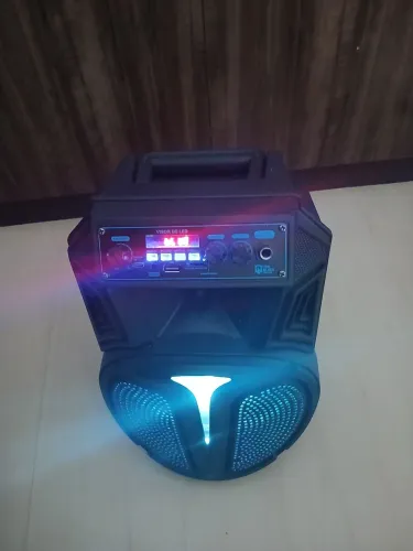 Caixa de som 100% funcionando, comprado recentemente.