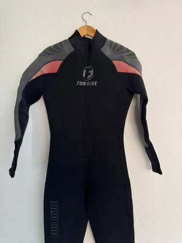 Roupa de mergulho fundive 5mm ( semi nova ) 