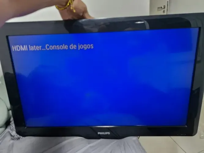 Televisão 32" Philips (SEM DEFEITOS) + Fire TV Stick Amazon