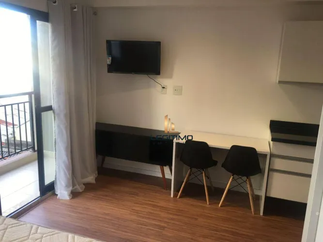 Lindo studio mobiliado para locação no Centro Histórico de SP. Imóvel de 28m² com varanda,