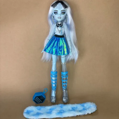 Boneca Frankie Stein Skulltimates Secrets Monster High