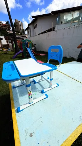 Mesa e Cadeira Infantil Estudos e Desenho Regulável