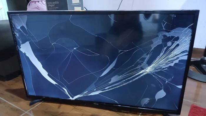 tv para retirada de peças