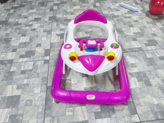 Andador para bebê menina