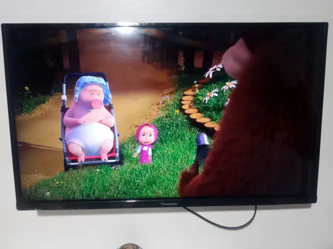Vendo tv smart pegando tudo perfeitamente 32 500 reais com  controle e suporte 