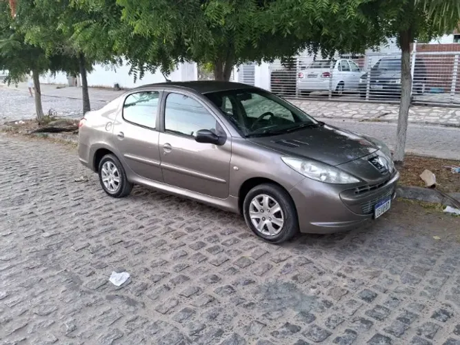 Peugeot 207 Sedan Passion XR 1.4 Flex 8V 4P 2012
