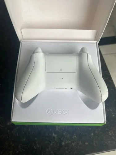 Controle de Xbox seminovo, usado só 3 meses