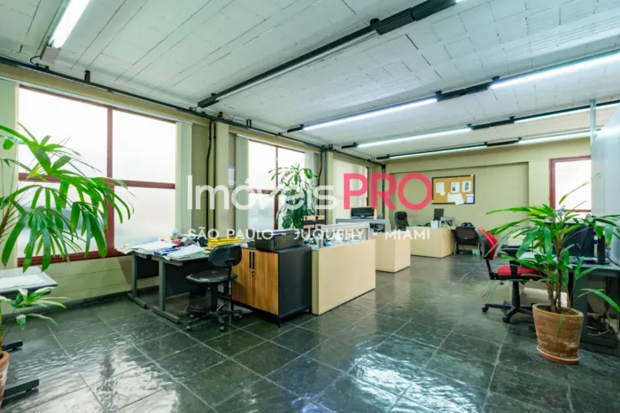 Apresentamos um sobrado comercial de 362m2!