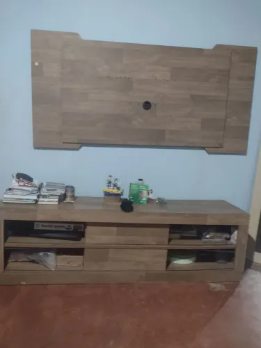 painel com raquer em bom estado pequenas avarias para embelezar mais a sua sala de estar