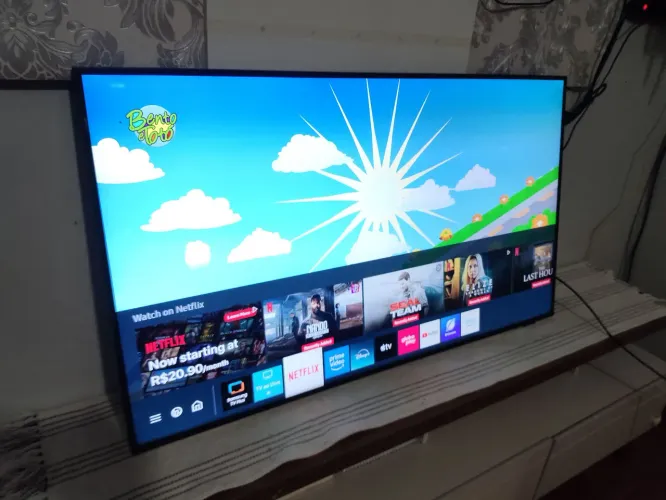 TV 50 POL. SMART WI-FI 4K AU8000. XBOX INTEGRADO