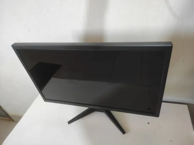 Monitor FMAXX 21,5" Pol. Com resolução de 1920x1080px. Modelo MW21V.