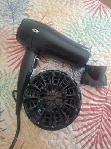 SECADOR DE CABELO.  R$80,00
