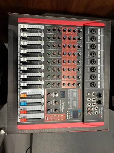 Mesa de Som Analógica 8 Canais Interface