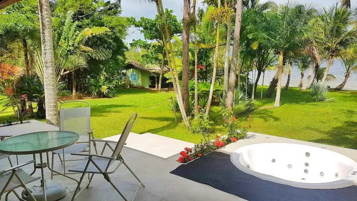 Sobrado para aluguel tem 350 metros quadrados com 4 quartos em Barra da Lagoa - Florianópo