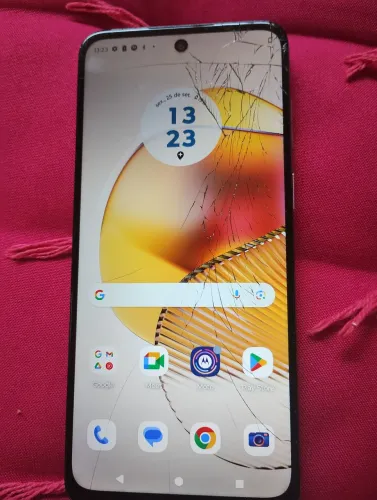 Celular Moto g73 5G vidro quebrado
