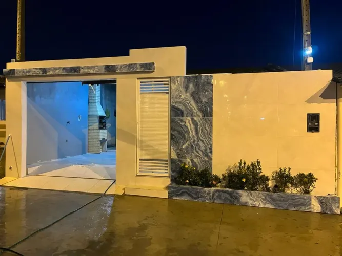VENDO CASA EM CONDOMINIO FECHADO REFORMADA