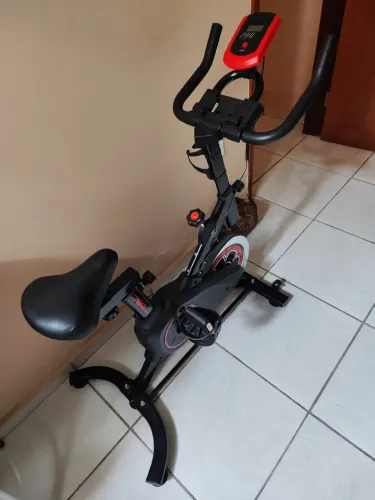 Vende se bicicleta ergométrica semi nova