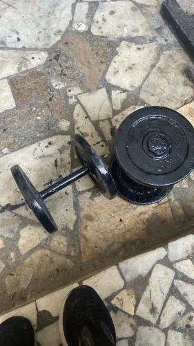 Combo de barra, anilhas e halteres