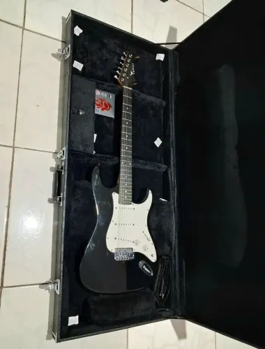 Guitarra Eagle Strato (Upgrades Squier) PREÇO SOMENTE DA GUITARRA