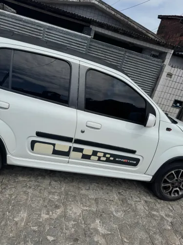 Fiat Uno Sporting 1.4 EVO Fire Flex 8V 4P 2012