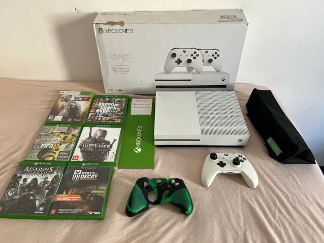 Xbox One s 1TB semi novo