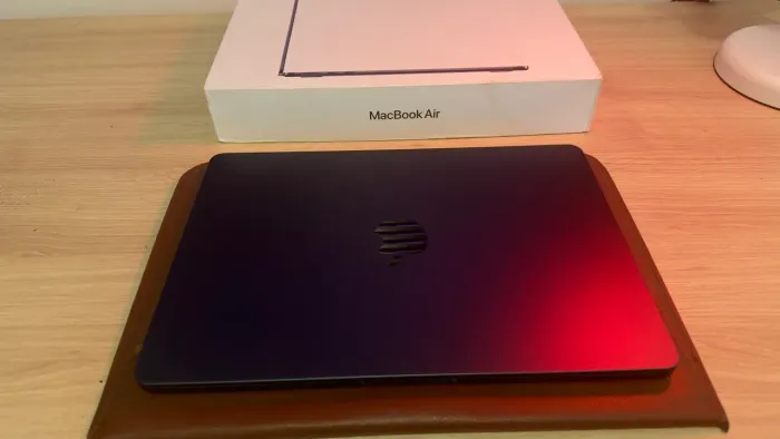 MacBook Air M3 13" 256GB 8GB Midnight - Impecável c/ capa de couro 