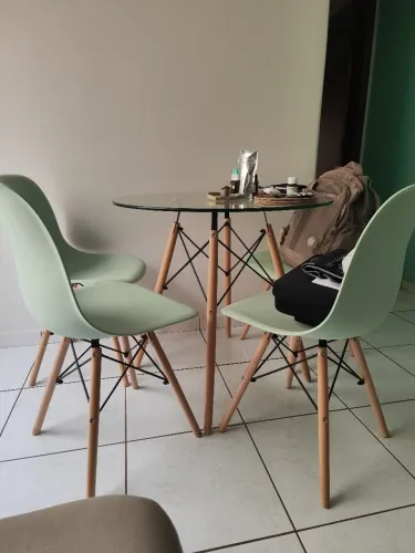 Mesa com 4 cadeiras