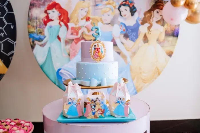 Bolo fake princesas