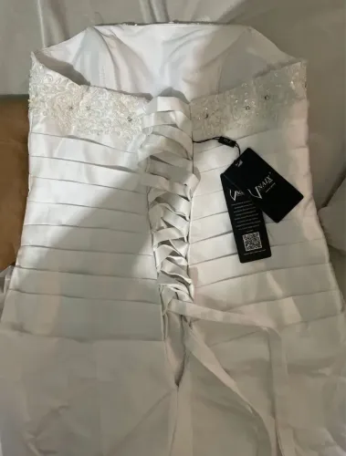 Vestido de noiva na etiqueta