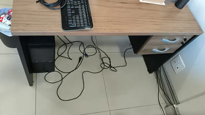 Oportunidade, 07 conjuntos de mesa e cadeira para escritório.