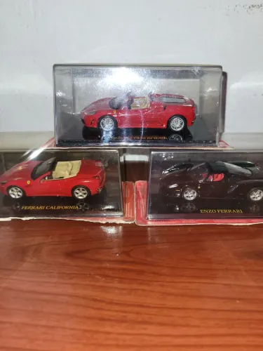 Miniaturas Ferrari collections R$ 200 cada Uma Nova LACRADA + Facículo  ( SÓ RETIRADA  ).
