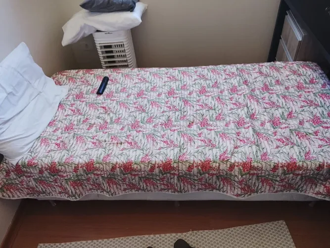 Vendo cama box solteiro