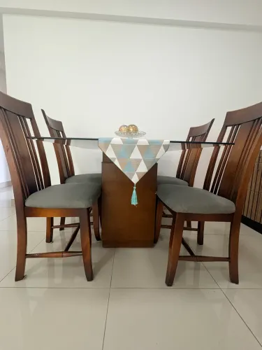 Mesa madeira (Sierra) com 4 cadeiras