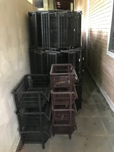 Vendo cestos plásticos usados