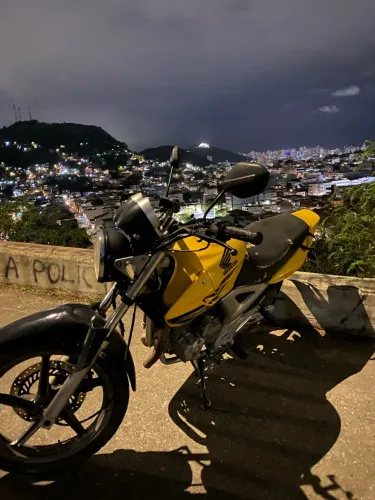 Vendo moto revisada nada pra faze só transferi