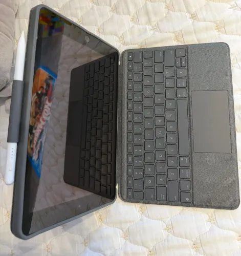 iPad 9 geração estado novo  + capinha Logitech + caneta