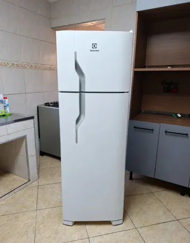 Geladeira Electrolux praticamente nova